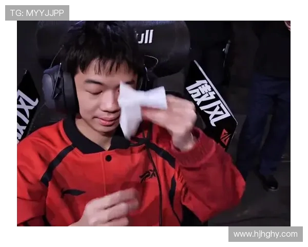 FPX团队协作引发热议选手表现与战术配合成焦点讨论