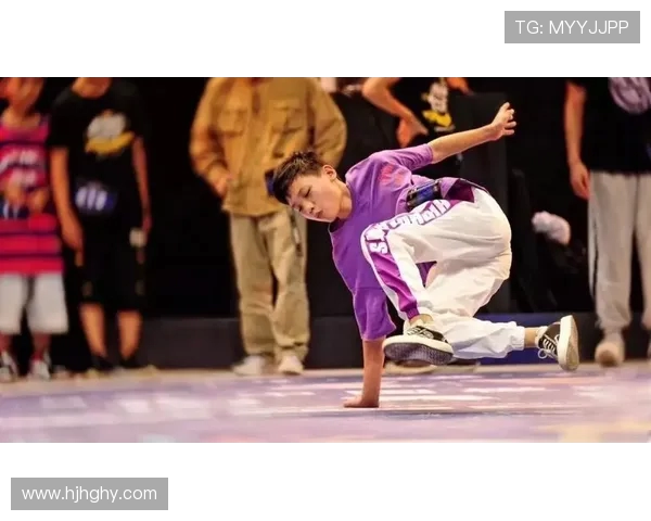 全国街舞大赛点评武汉极限运动队展现卓越团队协作与激情表演