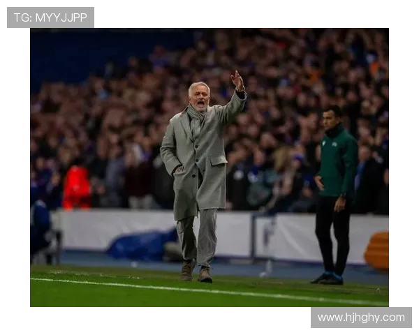 穆里尼奥怒斥欧足联罗马因争议点球无缘晋级引发热议