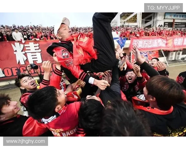 重庆足球队的奋斗历程与荣耀追寻的真实纪实